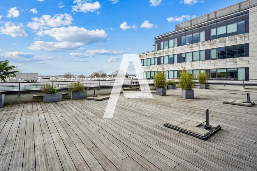 Office in Rungis for lease - Building Photo - Image 2 of 5