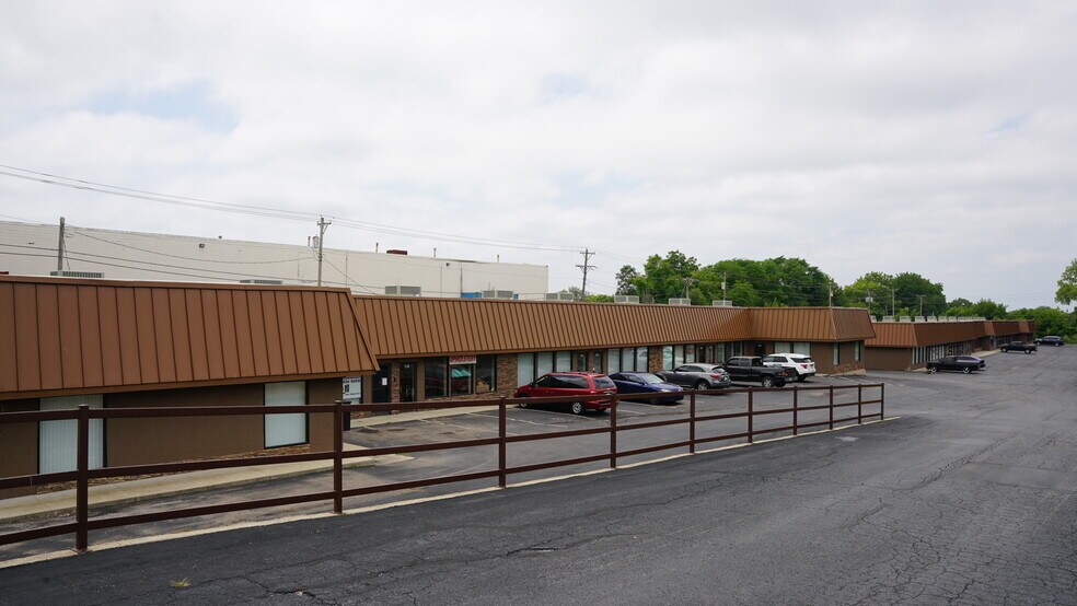 1600 S Noland Rd, Independence, MO à louer - Photo du bâtiment - Image 3 de 16