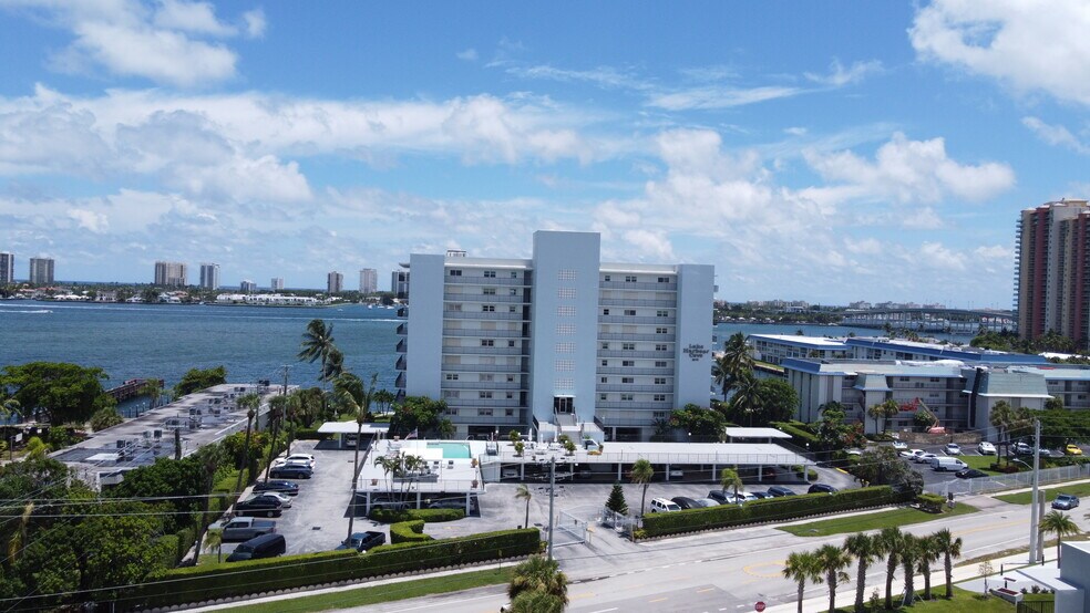 3139 Lakeshore Dr, Riviera Beach, FL à vendre - Photo du bâtiment - Image 3 de 11