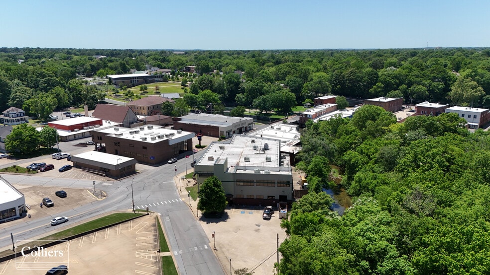 305 E Main St, Siloam Springs, AR for sale - Building Photo - Image 2 of 21
