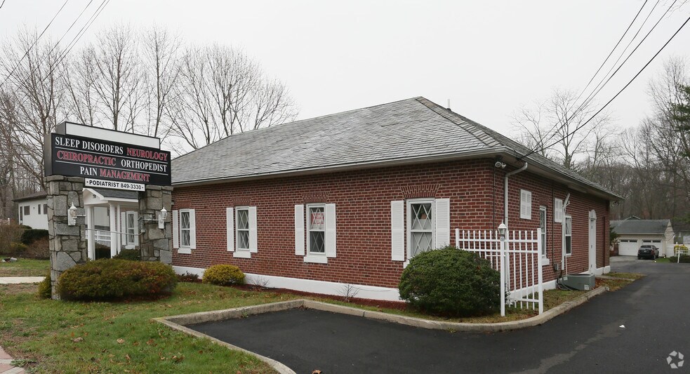 799 Rt-25a, Rocky Point, NY à vendre - Photo du bâtiment - Image 2 de 40