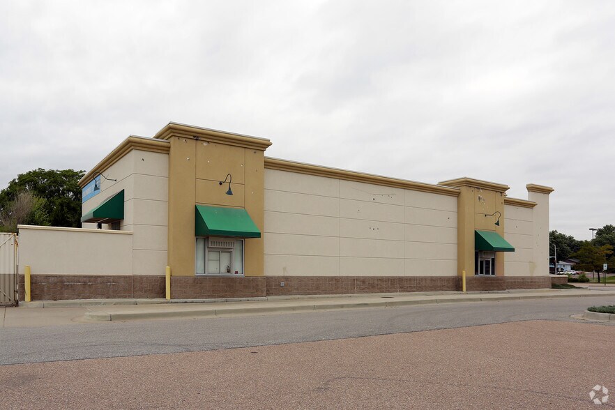 565 N Chelton Rd, Colorado Springs, CO for sale - Building Photo - Image 3 of 6