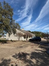 606 S Harbor Ct, Granbury, TX à louer Photo du bâtiment- Image 1 de 4