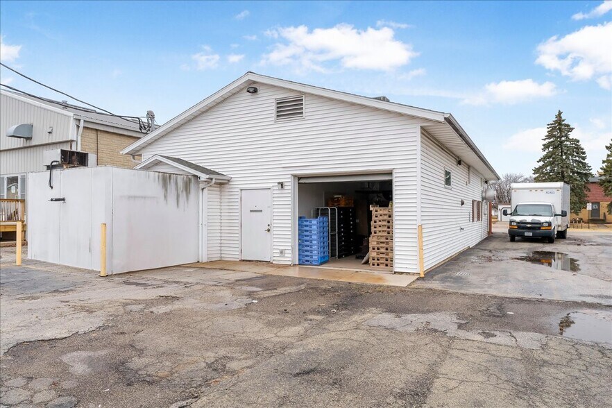 118 Main St, Luxemburg, WI à vendre - Photo du bâtiment - Image 3 de 29