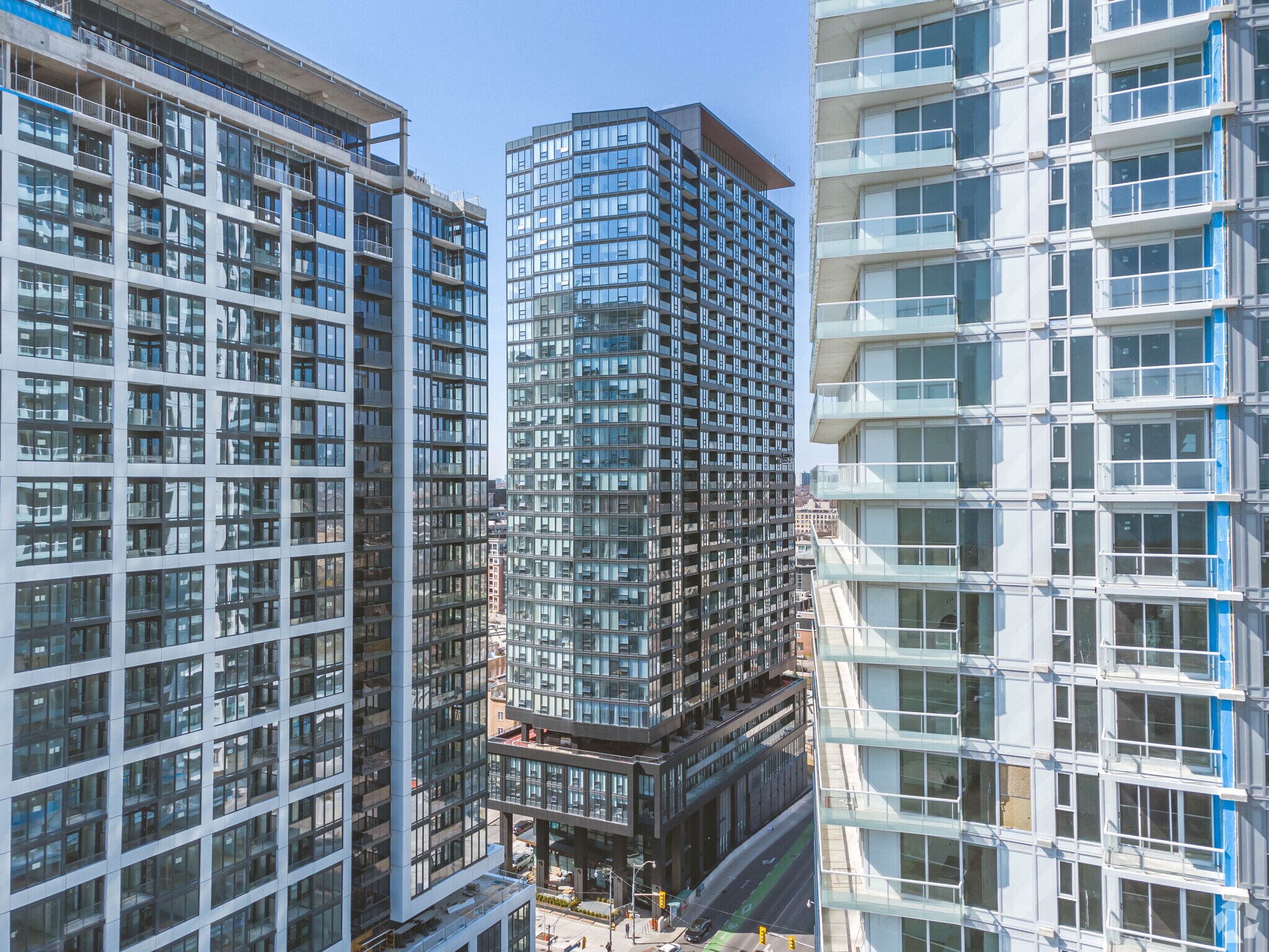 19 Western Battery Rd, Toronto, ON à vendre Photo principale- Image 1 de 1