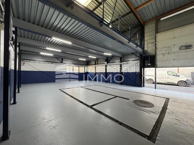 Flex in Ozoir-la-Ferrière for lease - Interior Photo - Image 2 of 14