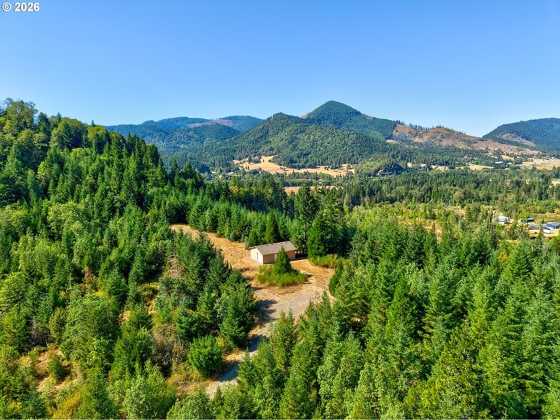 1517 Quines Creek Rd, Azalea, OR à vendre - Photo du bâtiment - Image 2 de 11