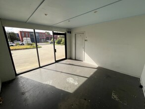 7 Macbeth St, Braeside for lease Interior Photo- Image 1 of 4