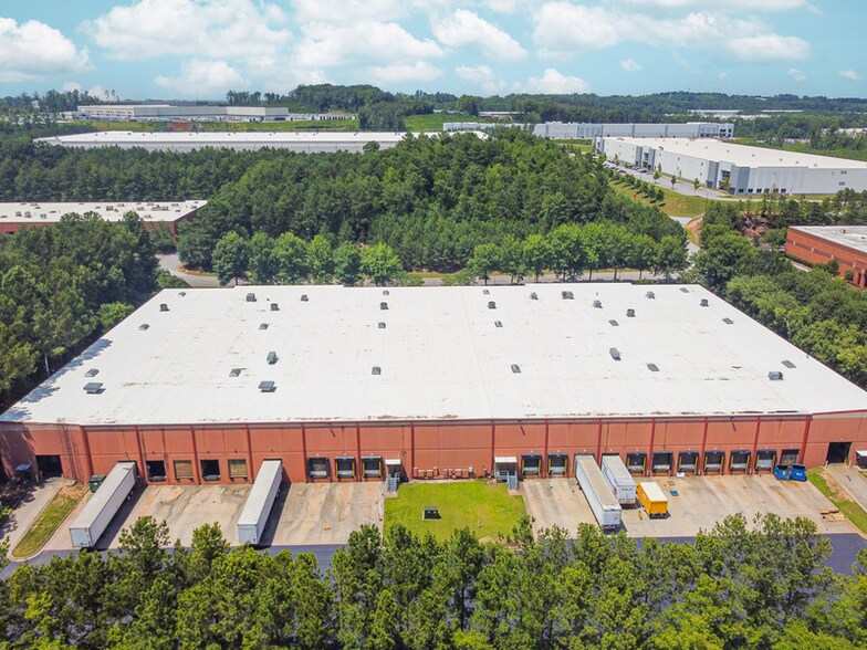 8015 Second Flag Dr, Austell, GA à louer - Photo du bâtiment - Image 2 de 6