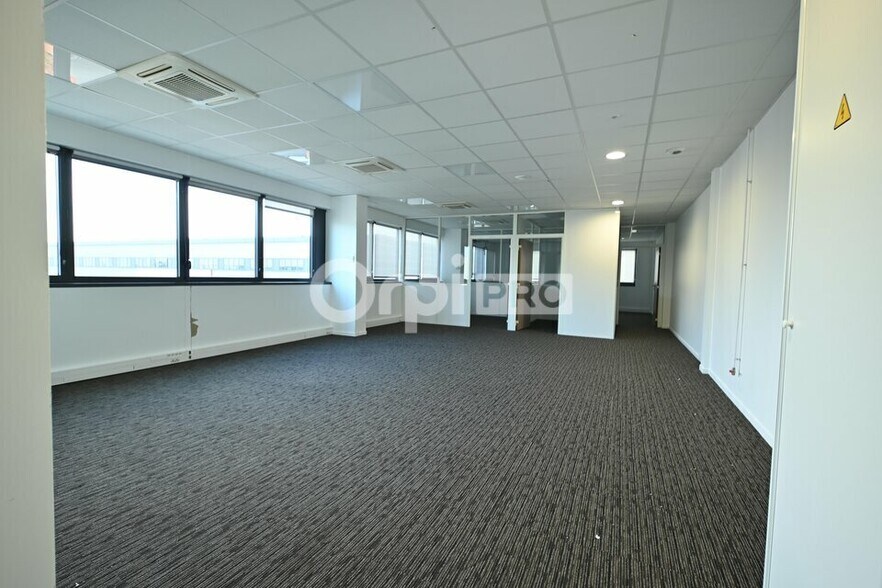 355 Avenue Henri Schneider, Meyzieu à louer - Photo intérieure - Image 3 de 29