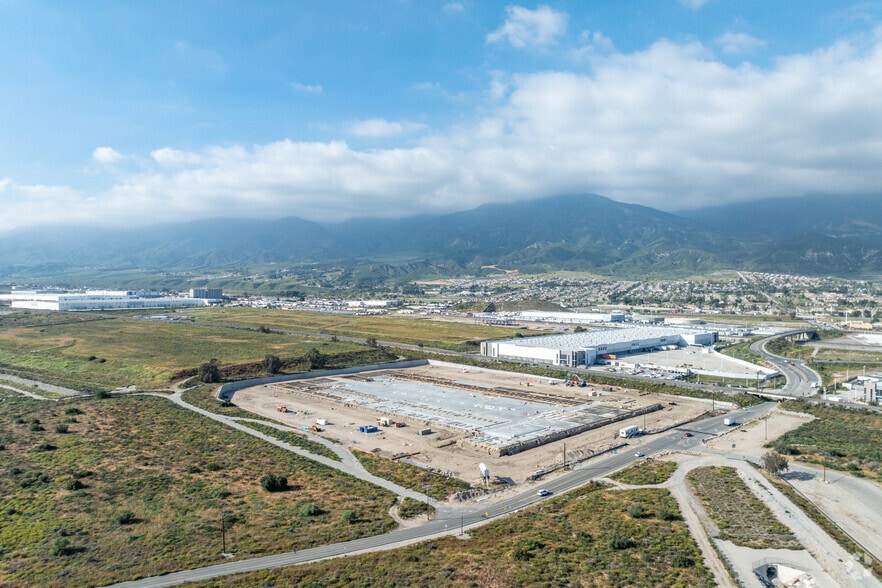 5702 Institution Rd, San Bernardino, CA à louer - Photo du bâtiment - Image 1 de 8