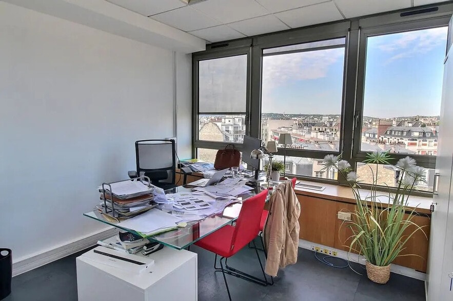 Office in Paris for lease - Interior Photo - Image 1 of 11