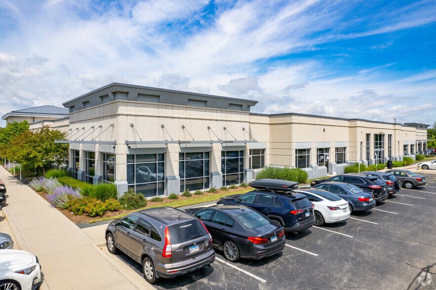 1450 Busch Pky, Buffalo Grove, IL à louer - Photo du bâtiment - Image 2 de 11