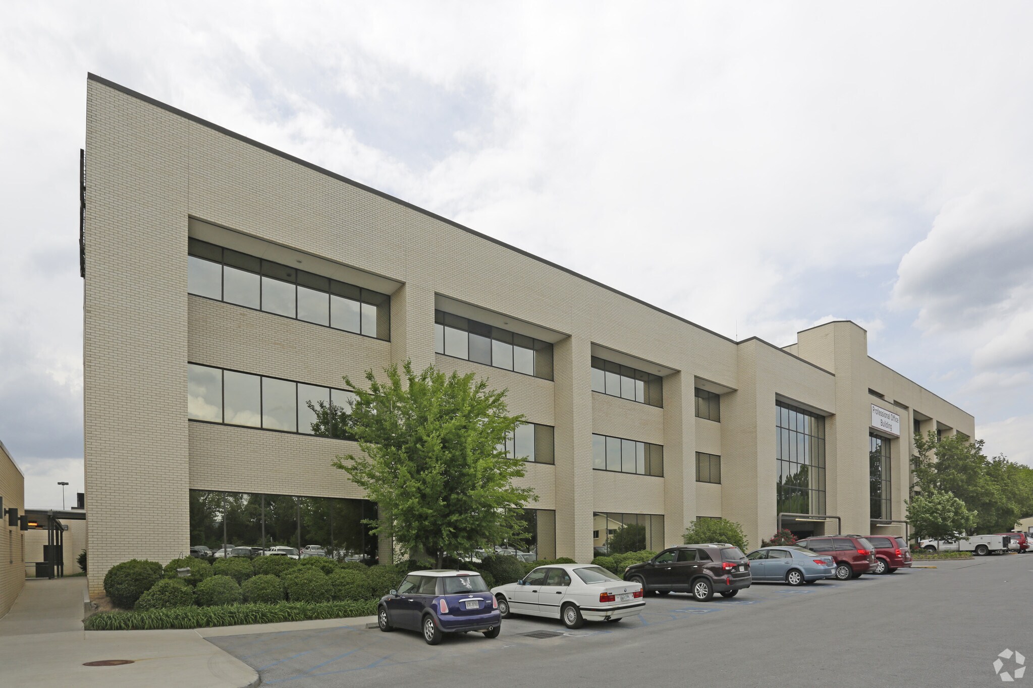 2051 Hamill Rd, Hixson, TN à louer Photo principale- Image 1 de 6