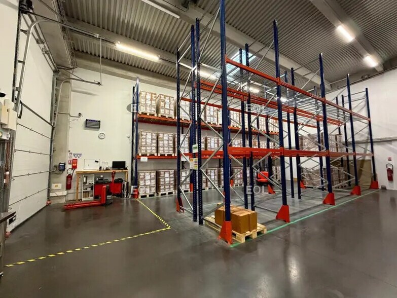 Industrial in Vitrolles for sale - Interior Photo - Image 3 of 4