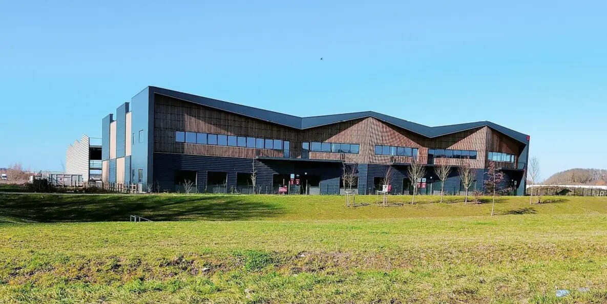 Local d'activités dans Moissy-Cramayel à vendre Photo du bâtiment- Image 1 de 6