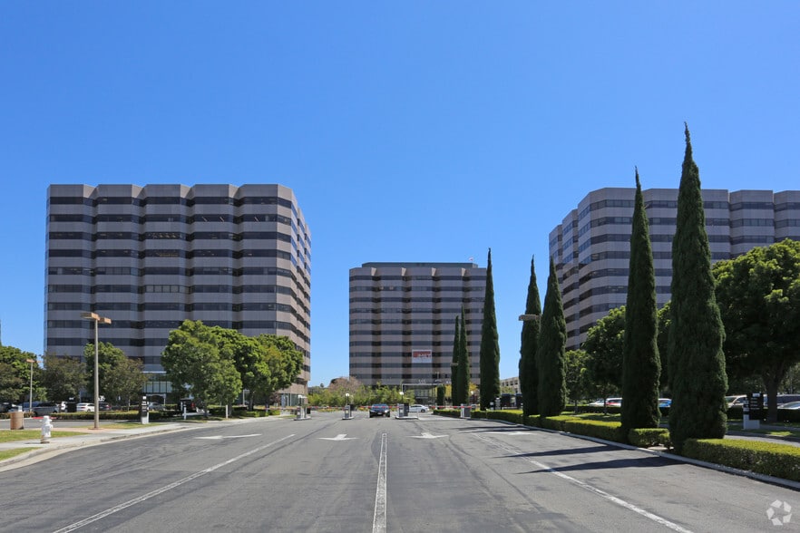 575 Anton Blvd, Costa Mesa, CA for lease - Building Photo - Image 2 of 17