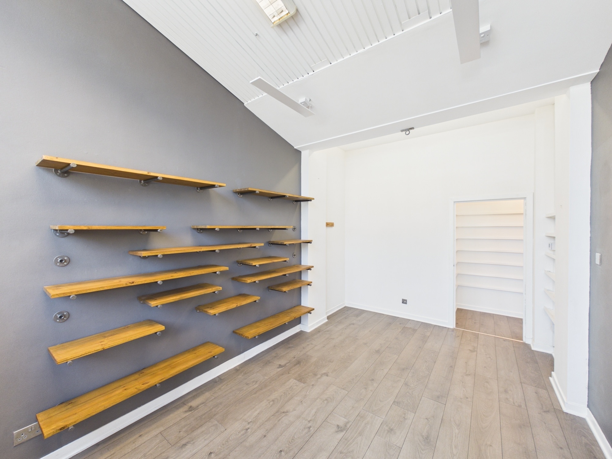 23 Leven Rd, Leven for lease Interior Photo- Image 1 of 3