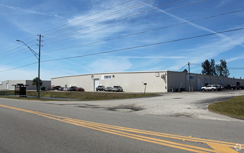 12200 34th St N, Clearwater, FL for lease - Building Photo - Image 3 of 14