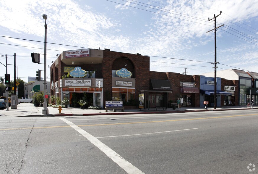 8108 W 3rd St, Los Angeles, CA à louer - Photo du bâtiment - Image 3 de 11