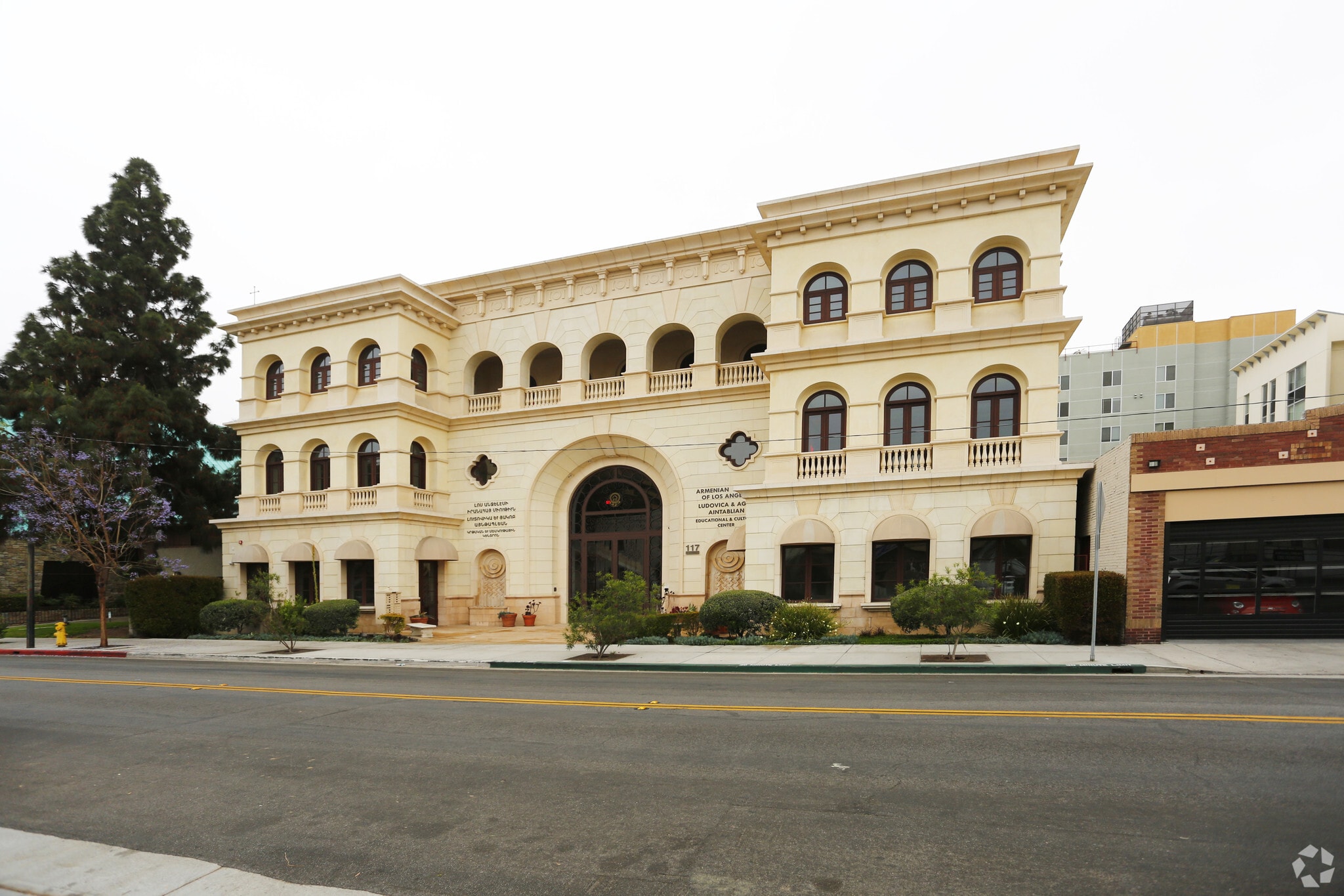 117 S Louise St, Glendale, CA for lease Primary Photo- Image 1 of 8