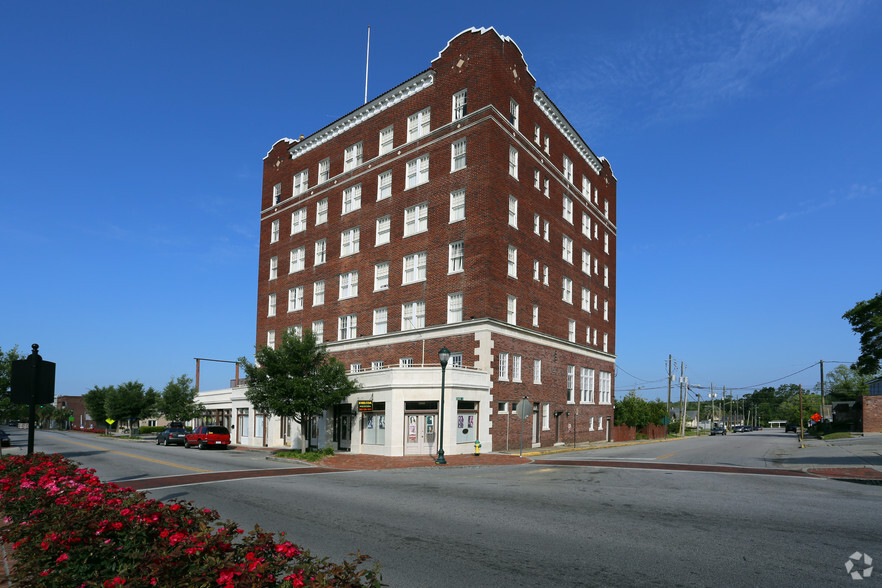 467-1469 Russell St, Orangeburg, SC for lease - Primary Photo - Image 1 of 3