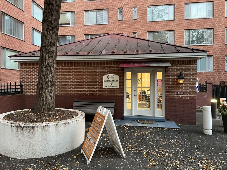 RiverPlace Commercial Buildings portfolio of 2 properties for sale on LoopNet.ca - Building Photo - Image 2 of 21