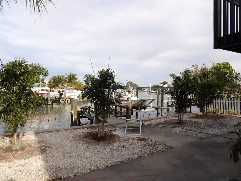 14975 1st St E, Madeira Beach, FL à vendre - Photo du bâtiment - Image 2 de 19