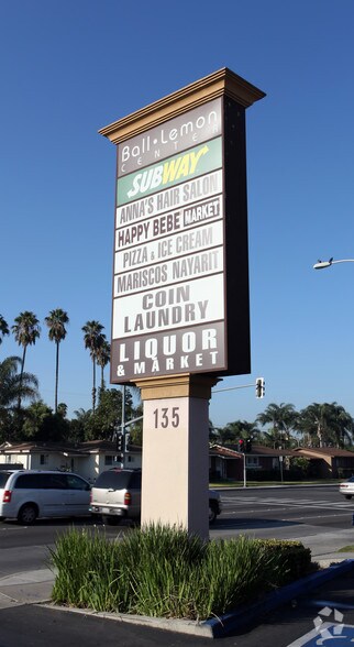 135 W Ball Rd, Anaheim, CA à louer - Photo du bâtiment - Image 2 de 4