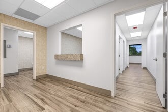 7001 SW 97th Ave, Miami, FL for lease Interior Photo- Image 2 of 25