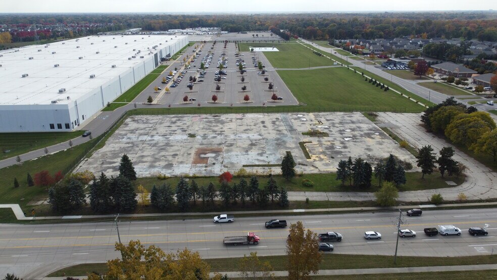 50500 Mound Rd, Shelby Township, MI à vendre - Photo du bâtiment - Image 3 de 3