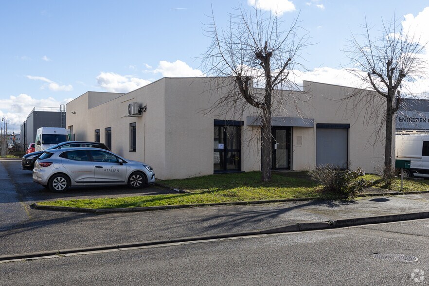 Flex dans Vaulx-en-Velin à louer - Photo du bâtiment - Image 2 de 2