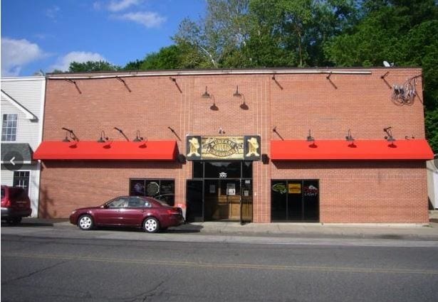 370 E Main St, Ansonia, CT à vendre - Photo principale - Image 1 de 28