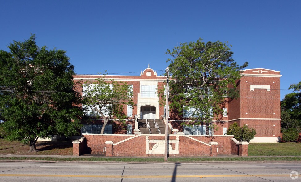 1301 N Palafox St, Pensacola, FL for lease - Primary Photo - Image 1 of 10