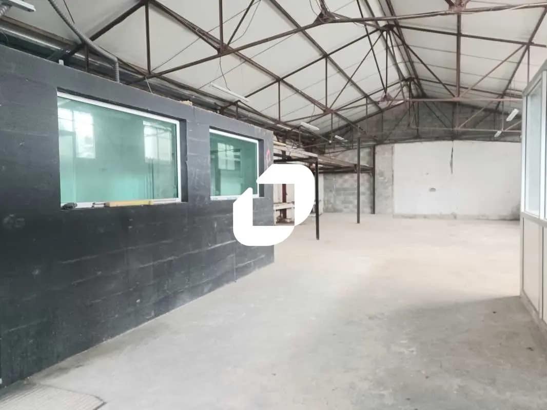 Flex in Cenon for lease Interior Photo- Image 1 of 5