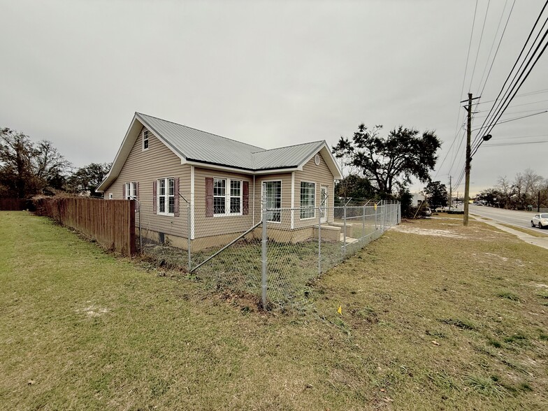66 W Coffee St, Hazlehurst, GA for sale - Primary Photo - Image 1 of 8