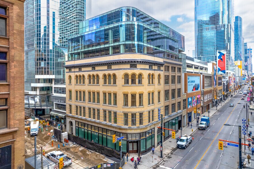 2 Queen St W, Toronto, ON for lease - Building Photo - Image 1 of 3