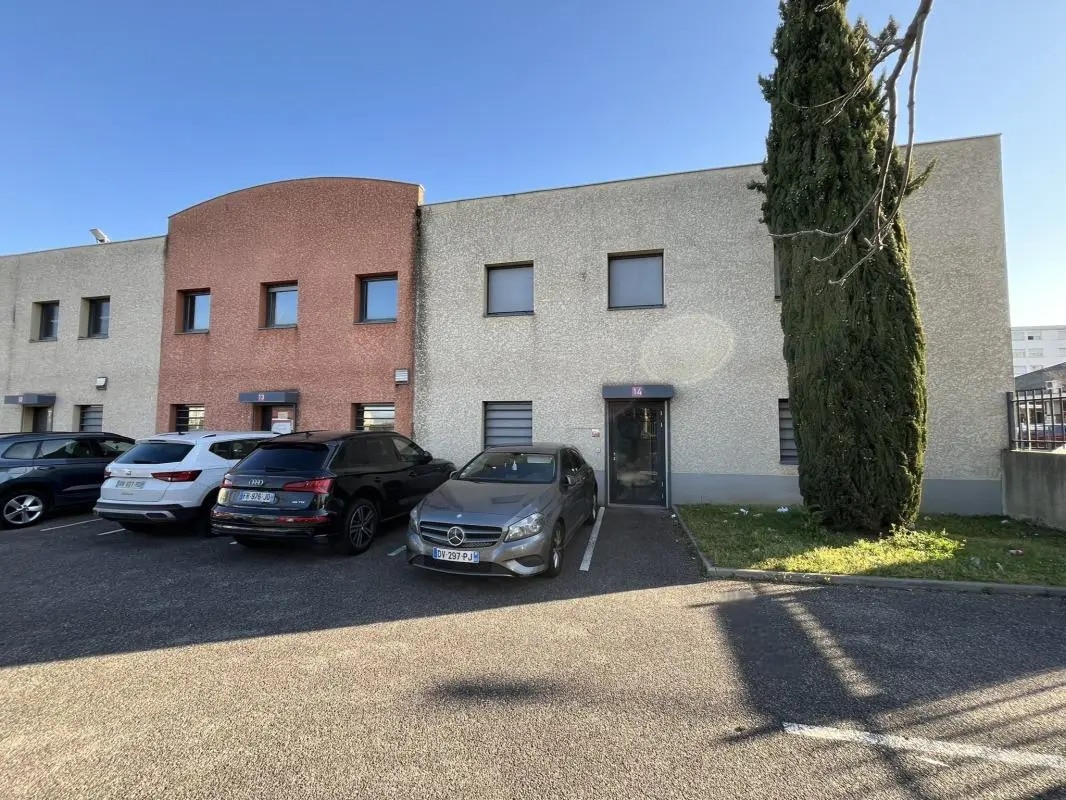 2 Rue Gabriel Bourdarias, Vénissieux for lease Building Photo- Image 1 of 21
