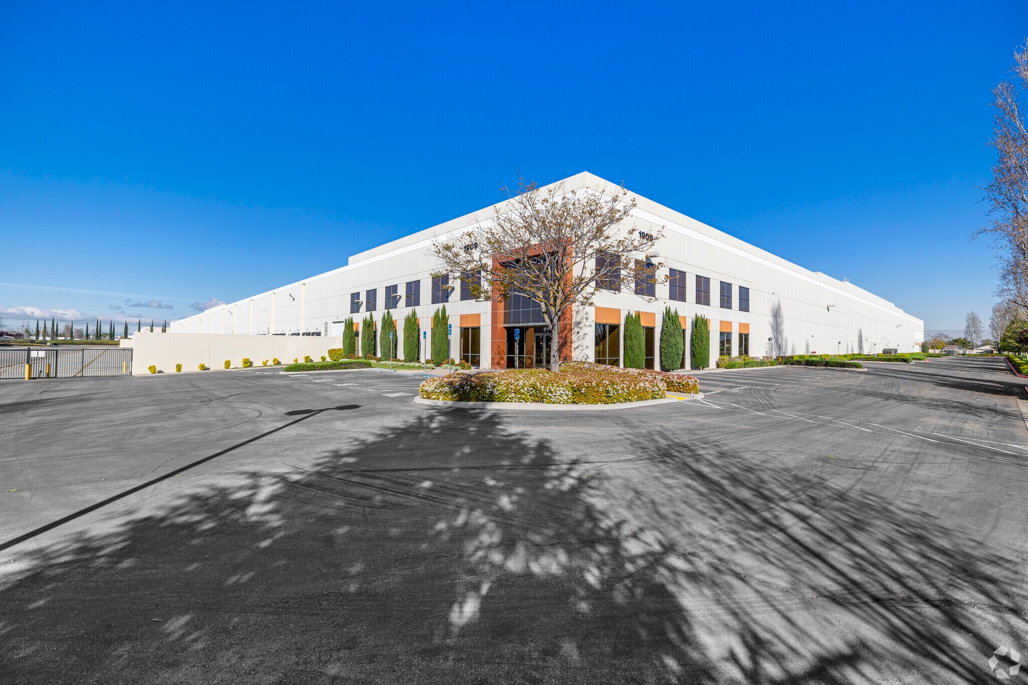 1909 Zephyr St, Stockton, CA à louer Photo principale- Image 1 de 11