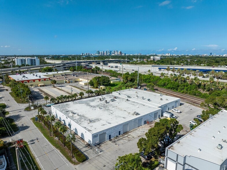 2968 Ravenswood Rd, Fort Lauderdale, FL for lease - Building Photo - Image 3 of 5