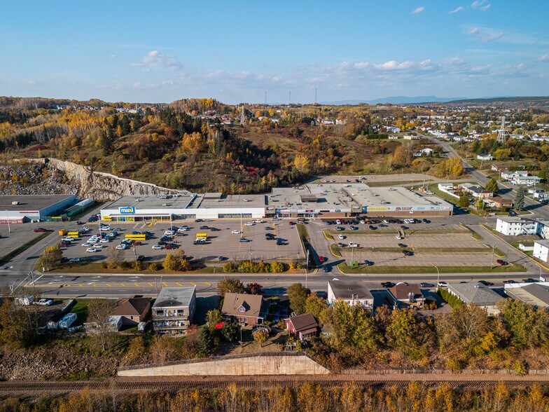 2100 Rue Bagot, La Baie, QC à louer - Aérien - Image 2 de 7