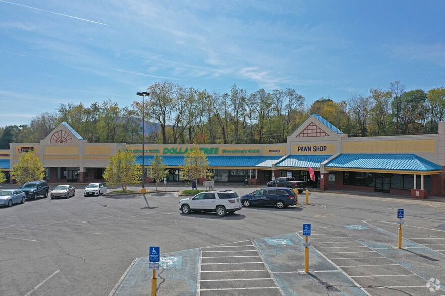 1000-1088 Memorial Dr, Pulaski, VA for lease - Building Photo - Image 3 of 9