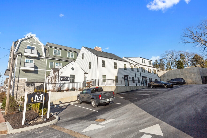 1090 New York Ave, Huntington Station, NY for sale - Building Photo - Image 1 of 14