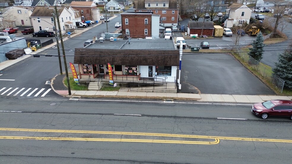 178-182 Pine St, Bristol, CT à vendre - Photo du bâtiment - Image 3 de 15