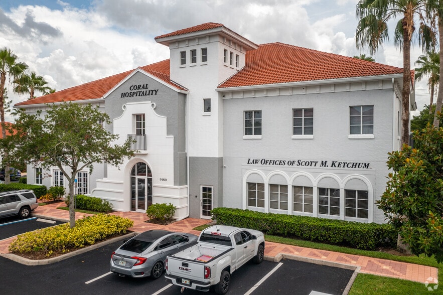 9180 Galleria Ct, Naples, FL for lease - Primary Photo - Image 2 of 6