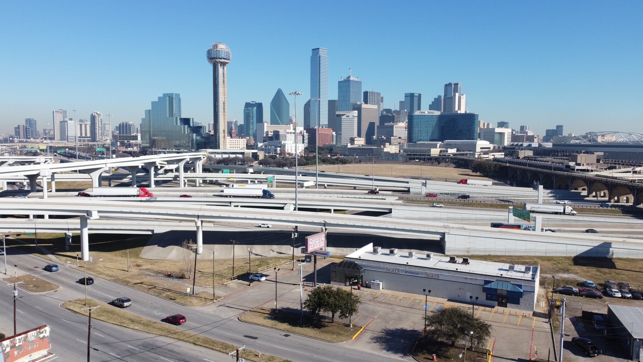 518 S Riverfront Blvd, Dallas, TX for lease Building Photo- Image 1 of 3