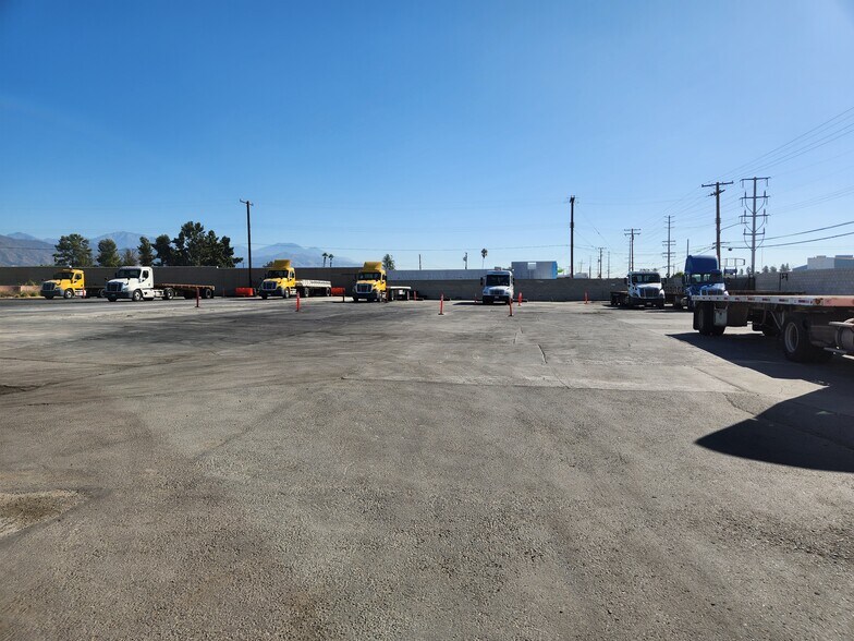 1125 W Gladstone St, Azusa, CA for lease - Building Photo - Image 1 of 3