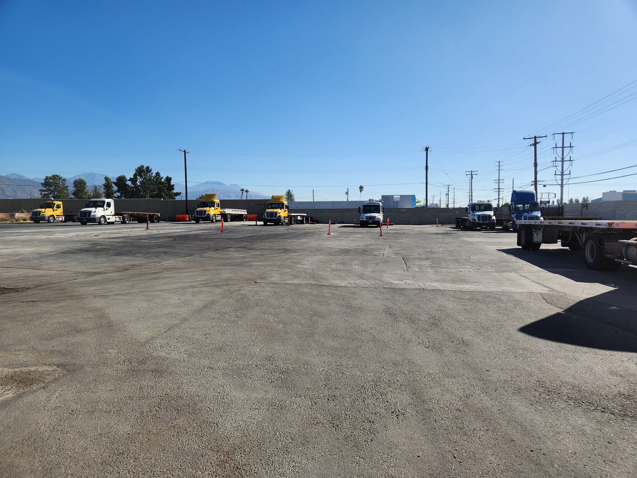 1125 W Gladstone St, Azusa, CA for lease Building Photo- Image 1 of 4