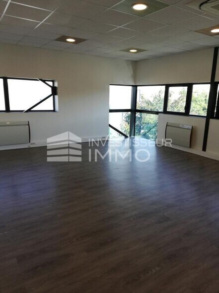 Office in Lognes for lease - Interior Photo - Image 3 of 3
