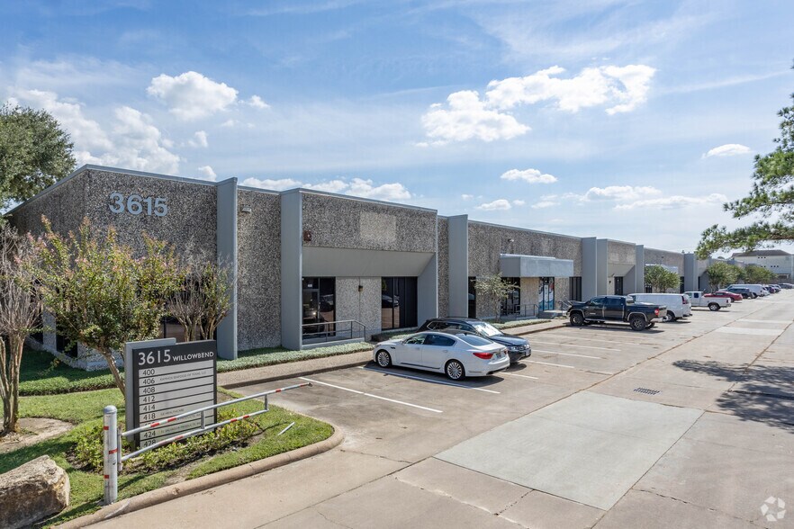 3605 Willowbend Blvd, Houston, TX à louer - Photo du bâtiment - Image 3 de 24